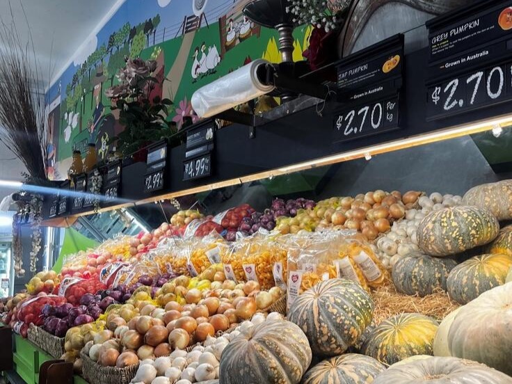 fruit-wall-back-end-medium